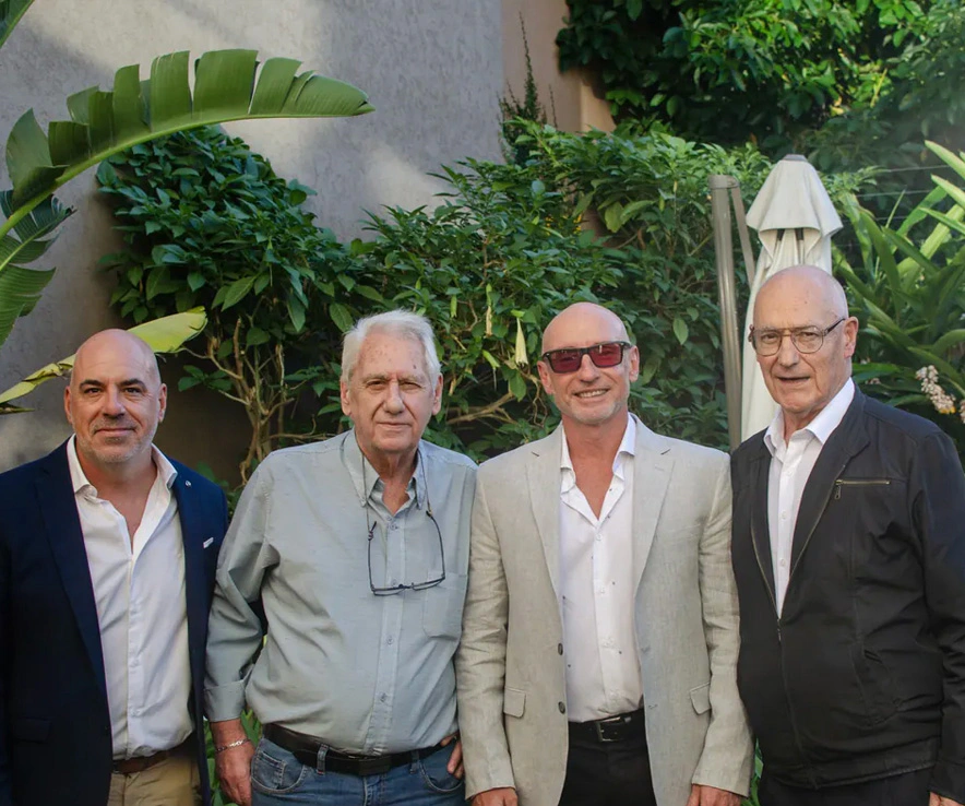 Las tres generaciones de la familia Caeiro reunidas, Grupo Caeiro, 2024 — Atender Seguros