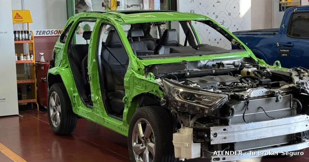 Estructura y componentes de un auto eléctrico en taller